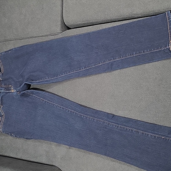 GAP- Premium Skinny Dark Wash Jeans. Size 4 - Picture 3 of 7